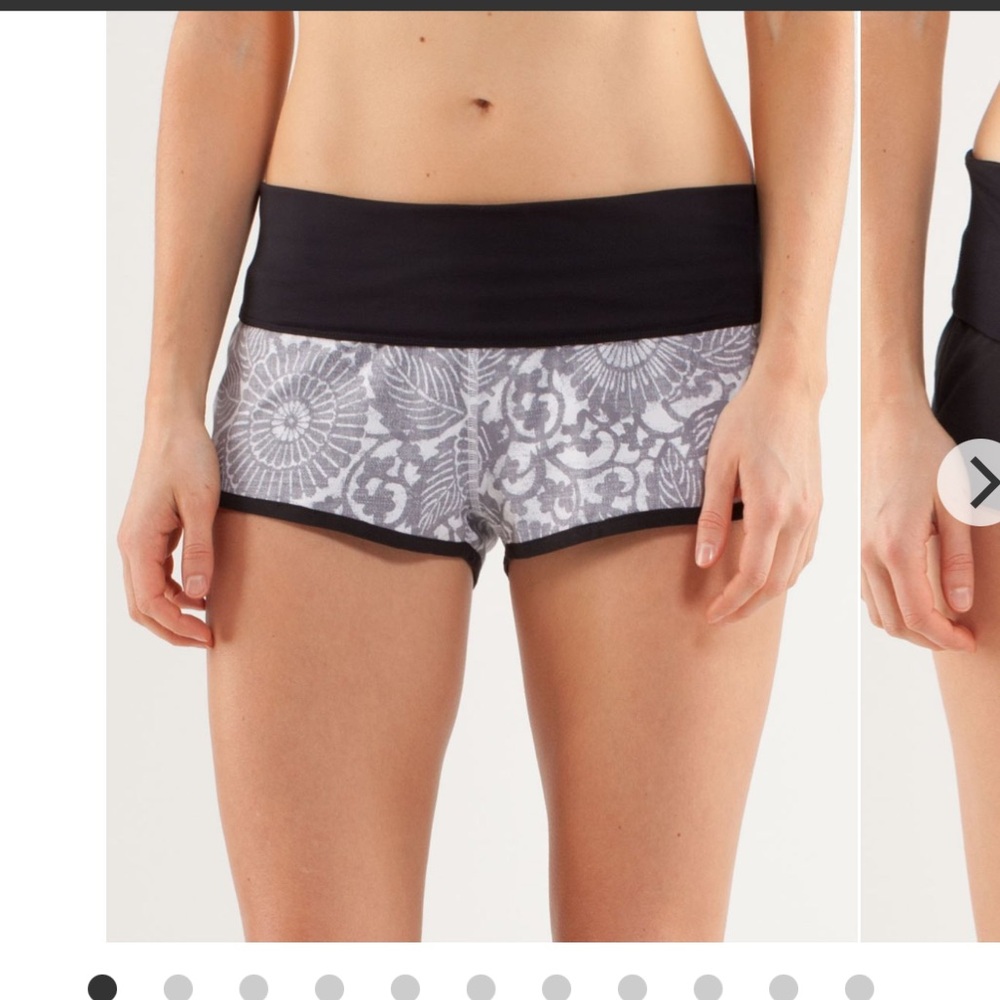 Lululemon Flip Out Boardshort
Black / Beachy Floral White Fossil